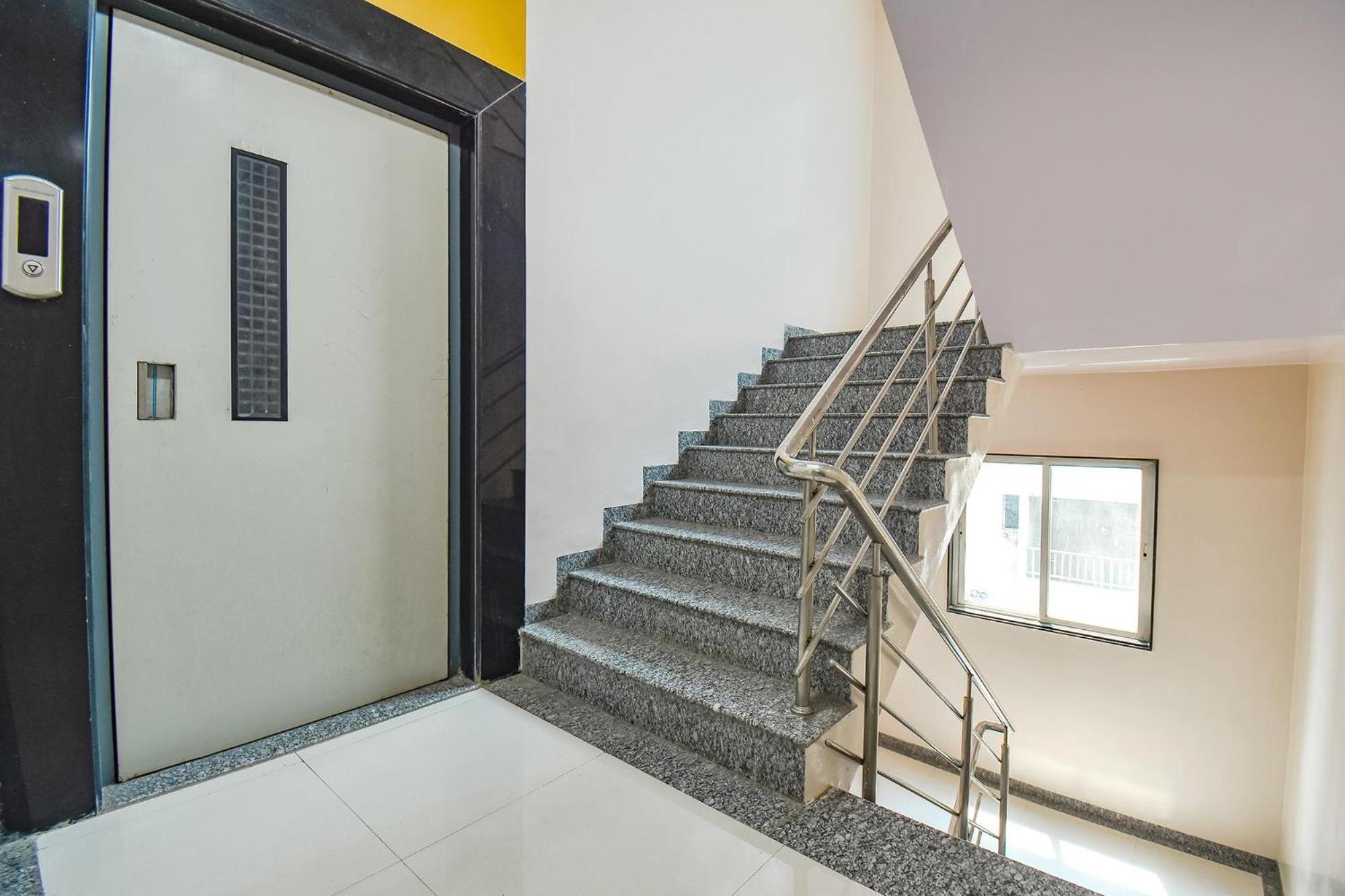 Fabhotel Skylight Studio Rooms - Nr Mcf Camp بونة المظهر الخارجي الصورة