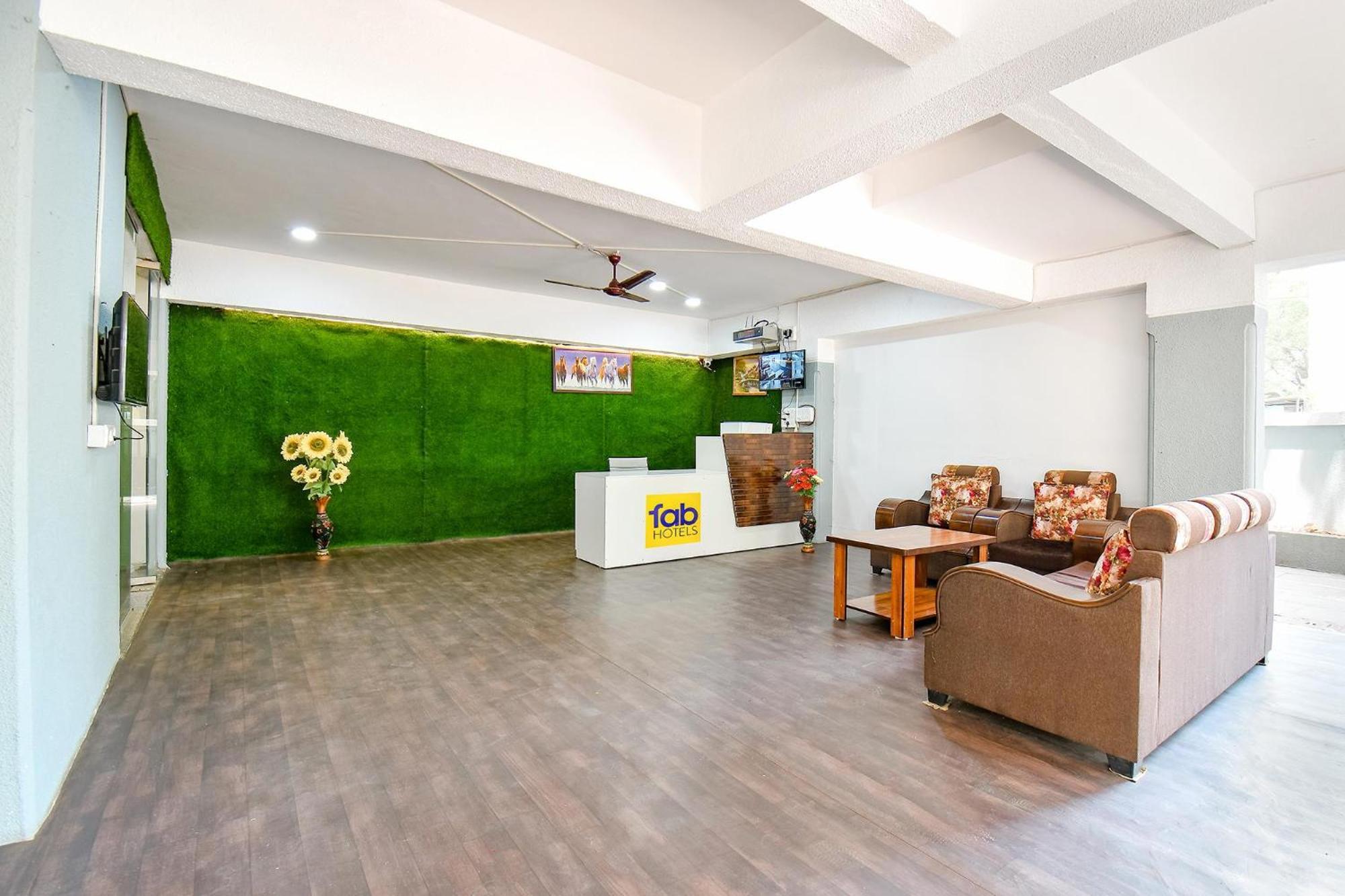 Fabhotel Skylight Studio Rooms - Nr Mcf Camp بونة المظهر الخارجي الصورة